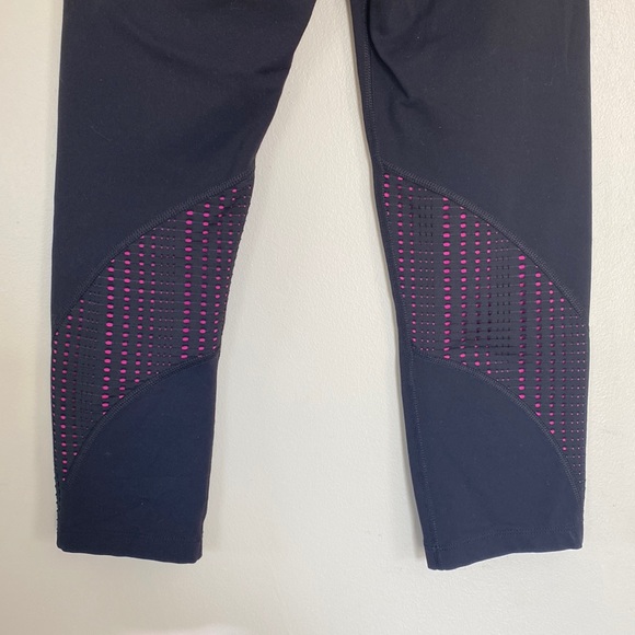 Express EXP Core Performance Crop Leggings - Black & Hot Pink - XS - Picture 6 of 9